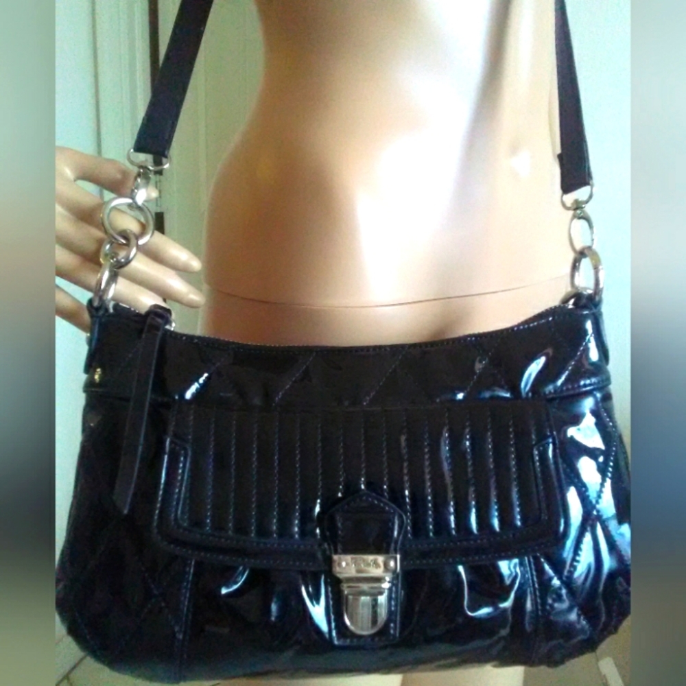 COPY - VINTAGE BLACK COACH PATENT LEATHER SHOULDER BAG INNER HOT PINK OUTER COM…